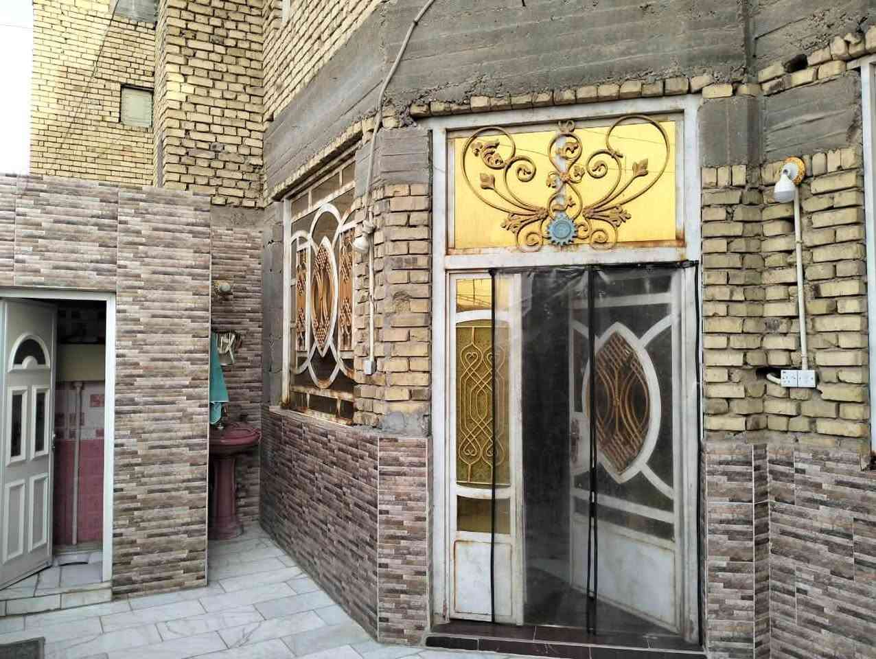 بيت للبيع المساحه 
٢٠٠بناء حديث طتبقين 
موقع البيت حي سومر 
على شارع السايدين مال اريدو 
قرب مجمع الراهب 
للتصال ***********
