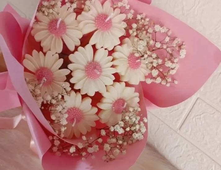 من رخصة المسؤول 🌹
#يتوفر لدينا هدايا بوكسات ورد و باقات ورد
مصنوعة من الشمع المعطر و بألوان جذابة 😍
#الأسعار حسب الطلب
#للحجز والاستفسار التواصل على الخاص او عن طريق الواتس آب *********** ✉️
