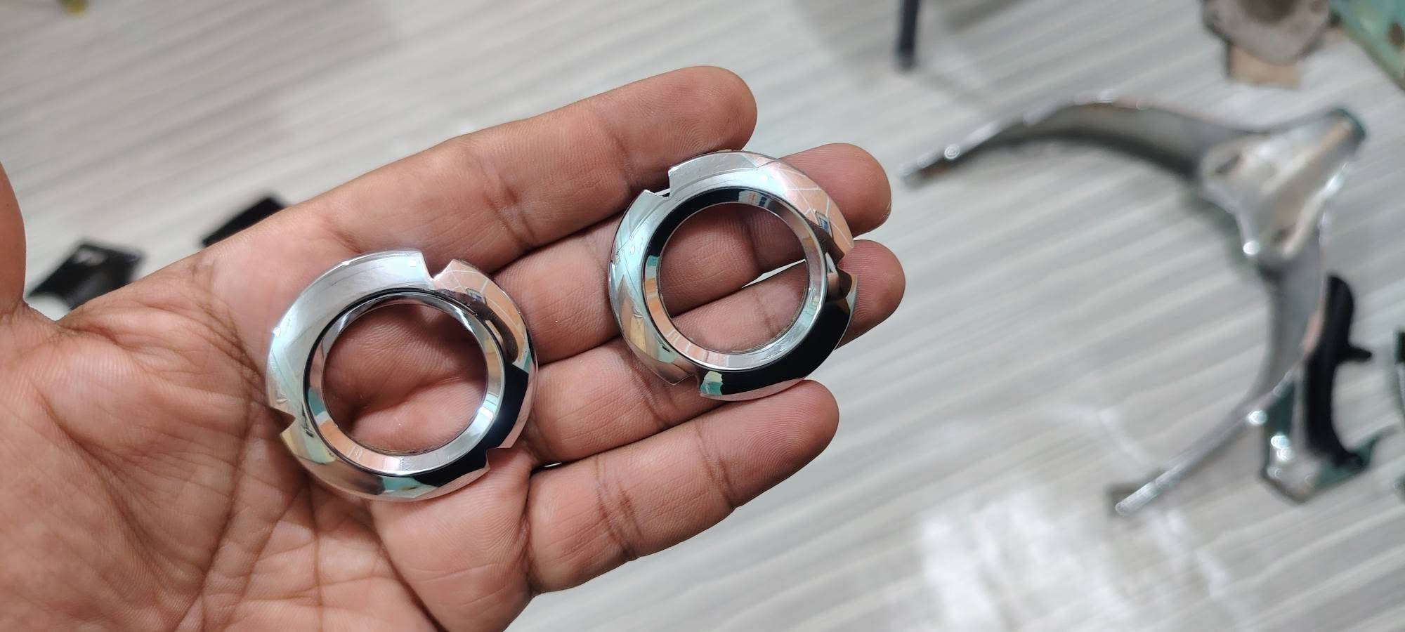 السلام عليكم
طوك خلفي نيكل نضافة ١٠٠ بالمية صفر ١٠
قطعة دشبول كاربون فايبر
نيكلات سماعة
وعندي قطع تزويد
***********
متوفر توصيل لكل المحافظات
