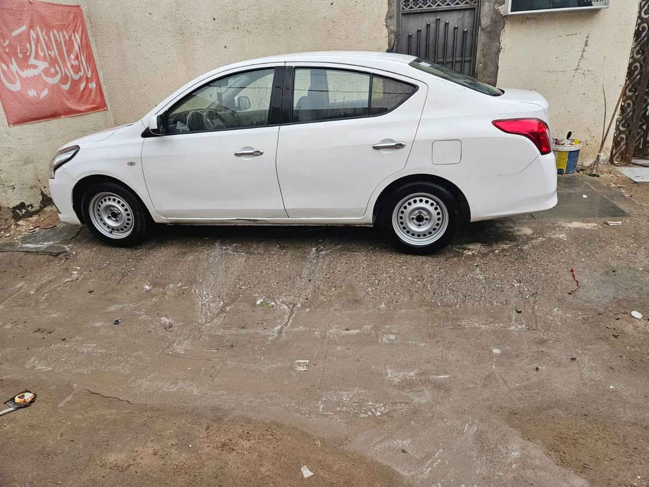 نيسان سني هندي مديل 23 رقم بصره باسم ابن عمتي. تحويل ثاني يوم
بالنسبة للسيارة مكينة كير حداده تبريد تايرات غرفه السياره نظيفه كفاله

ضرر السيارة 
ضربه بالصندوق مع مداكر خلفيه مع نص القمارة تصليح درجة اولئ مصبوغة جماليةعام السيارة شغل في دولة الكويت جاهزة من كلشي واحد على واحد حدادة تبريد تخم تاير اي نقص مابيها 
السعر / 95
رقم الهاتف / ***********
العنوآن / البصرة / الاصمعي
