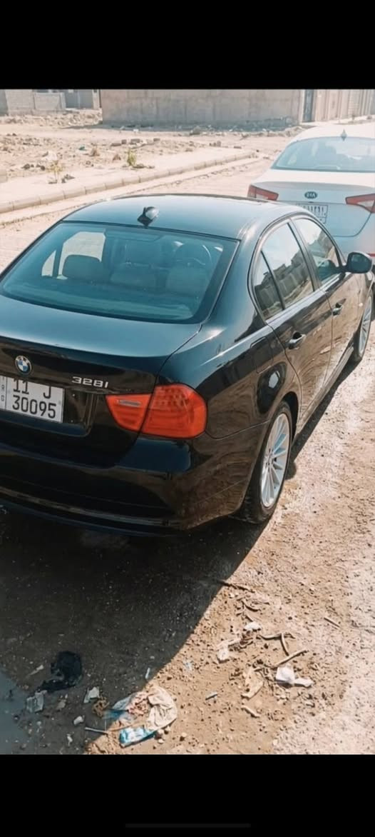 BMW E90 328i
✓ الموديل 2009
✓ حجم المحرك 2800 
✓ المواصفات فووول بصمة وفتحة سقف وتحكمات الخ. 
✓ كير ومحرك مكفولات السيارة ماشية 150 الف كيلو. 
✓ تبريد تدفئة شغال تدفئة كشنات . 
✓ الضرر / الجاملغ الايمن بارد خفيف تقريباً اصبعين فقط . 
✓ الرقم بغداد 30095
✓ السيارة بأسمي سنويتها لغاية 2030
✓ هزة جديدة رقم انكليزي
✓ تحويل ثاني يوم . 
✓ مكان السيارة واسط ، الصويرة
✓ السعر ٨٥ ورقة وبيها مجال. 
✓ ***********
