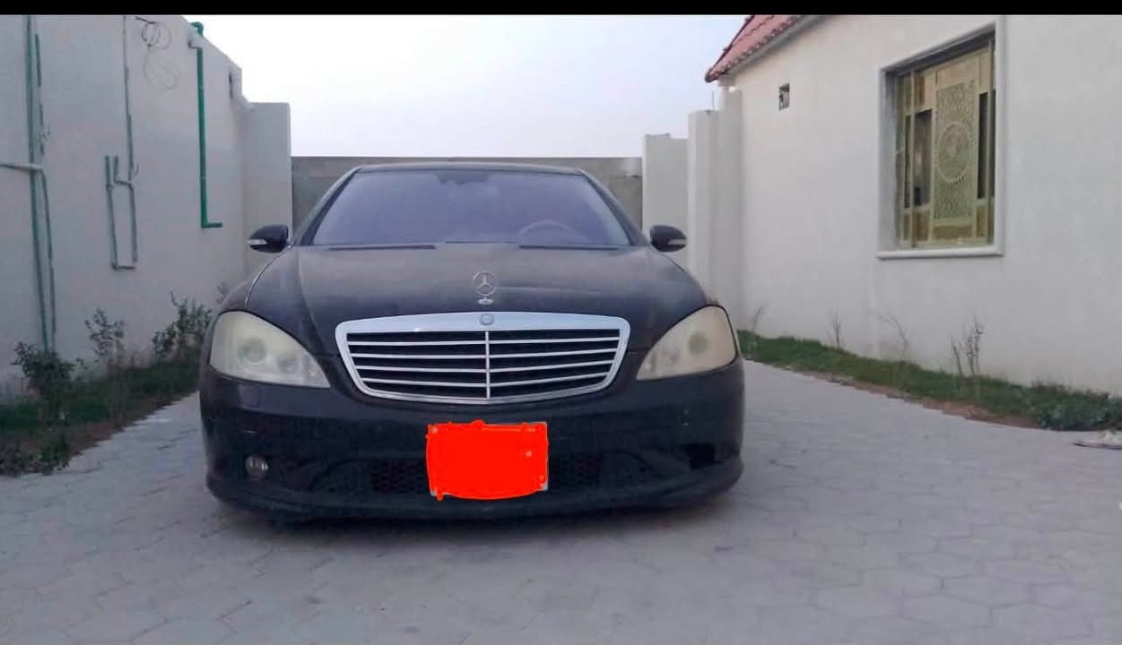 السلام عليكم اخواني. من رخصة الادمن
🚘 مرسيدس S500 موديل 2006

🔹 محرك V8 — 8 سلندر
🔹 فول مواصفات
🔹 عليها كت AMG
🔹 وارد اليابان 🇯🇵
🔹 تسجيل جديد — السنوية لغاية 2031
🔹 المكان: البصرة – الزبير

السيارة عليها بعض الملاحظات البسيطة من ناحية الصبغ، والدعامية الأمامية تحتاج ترتيب.

💰 السعر: 170 وبيها مجال بسيط.

📞 للاتصال: ***********
