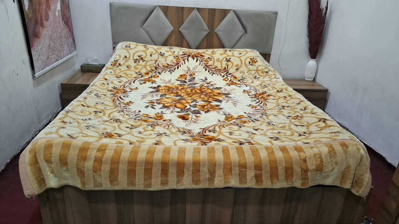 غرفة نوم ٤قطع كنتور وكومدين وجرباية ب١٢٠الف وكنتور ٣ابواب ب٦٠الف وتلفزيون قياس ٤٢السعر ب٦٠الف وجرباية نفر عدد ٢ ب٤٠ والسعر بيهن مجال بسيط المنطقة الشرطة الخامسة الرقم ***********
