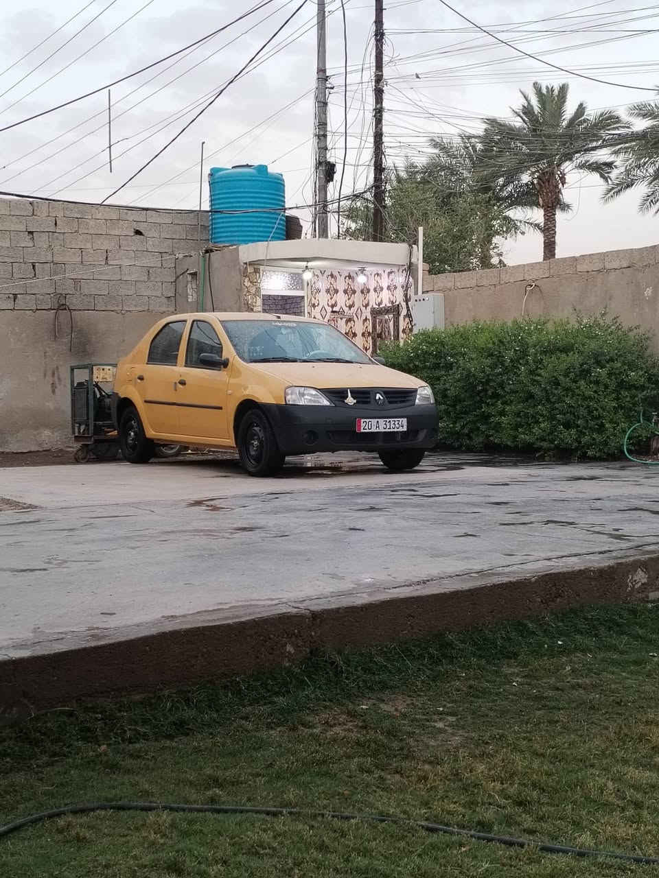 السلام عليكم عندي رينو للبيع جديده كله شغال تبريد محرك كير كل مكفول تخم تاير وصل خط الهىه كله مصفر سعر خاص ع رقمي *********** مكاني بغداد بسمايه
