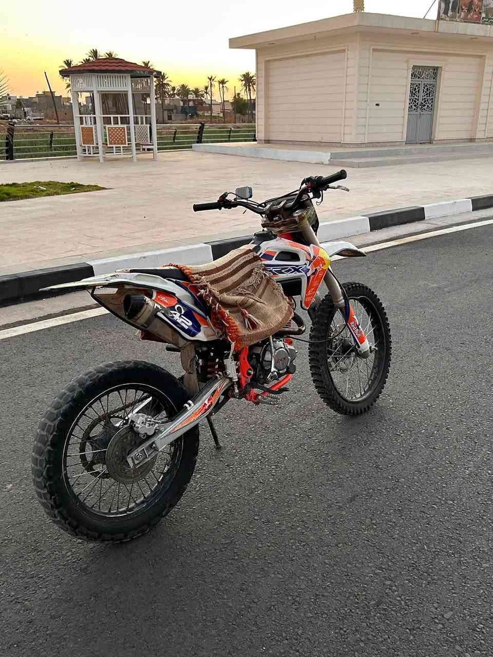 سلام عليكم مكلف بل نشر 
ماطور قفاز CRXمحرك250للبيع سعر 700 وبي مجال 
رقم الهاتف:***********
