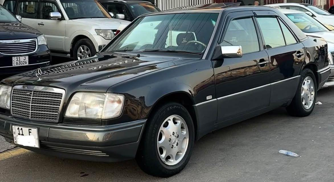 للبيع مارسدس دب 300 موديل 1994 كفاله ضربه وشواصي ولغود محرك 300 عنكبوت طخم تاير تبريد ثلج حداديه جديدة صبغه جديدة سياره احلى من الصور اجدد دب بخواتها وبموديلها سياره جاهزه من كل نواحي رقم بغداد دولي ب اسمي تحويل ثاني يوم للاستفسار *********** السعر 87 وبيها مجال بسيط للشراي بيع فقط بغداد, العراق
