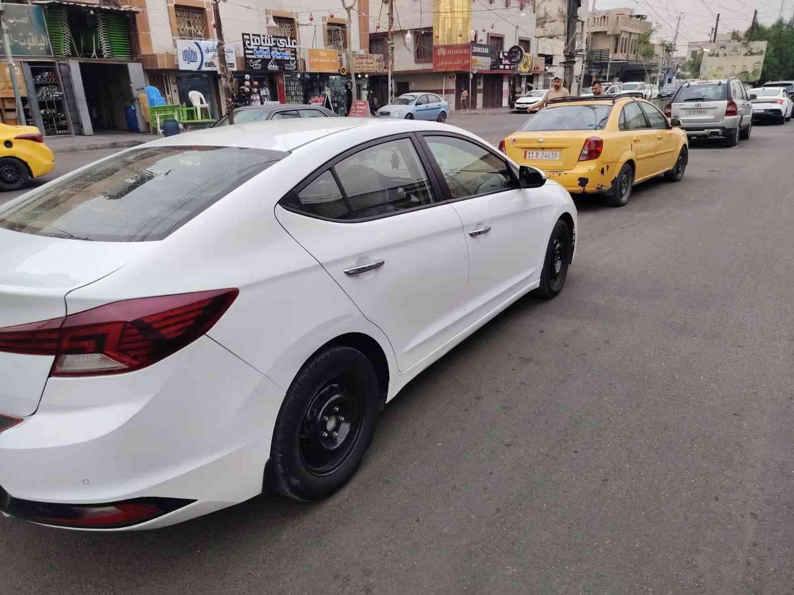 السلام عليكم النترا ٢٠٢٠محرك ٢٠٠٠ ماشيه ١٨٢ السياره نضيفه وما تصرف عليها ربع السياره فول مواصفات  مكان السيارة  الطوبجي سعرها ١٢٠ وهذا رقمي  ***********
