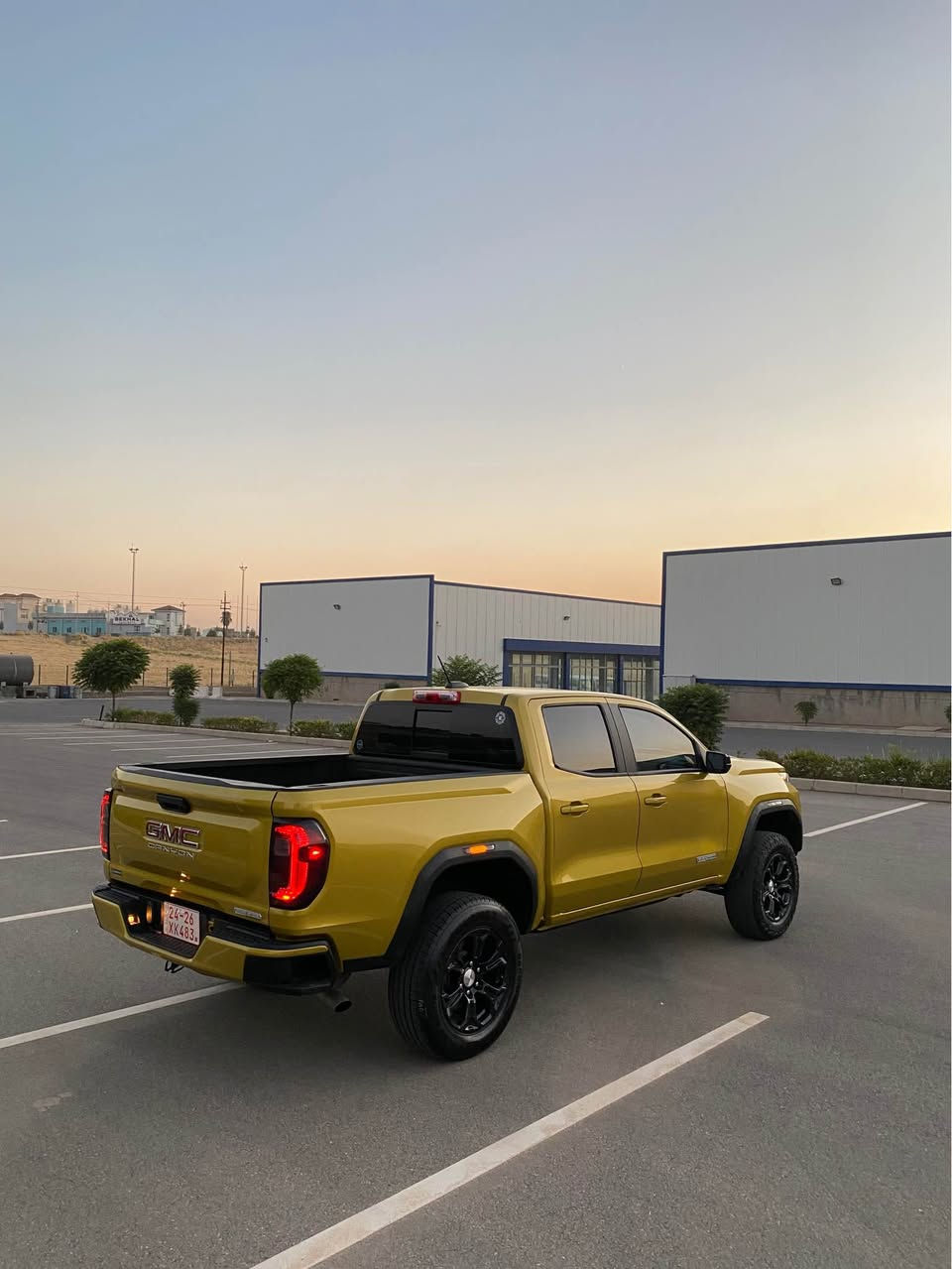 🚨 GMC CANYON ELEVATION 2024 🚨

🛻 GMC Canyon Elevation 2WD
‎📅 موديل: 2024
📍 Crew Cab – Short Box
‎⚙️ المحرك والأداء:
‎• محرك 2.7 لتر TurboMax
‎• 4 سلندر تيربو
‎• قوة 310 حصان 🔥
‎• عزم 430 lb-ft
‎• ناقل حركة أوتوماتيك 8 سرعات
‎• استهلاك تقريباً 19 داخل المدينة / 23 طريق سريع / 20 مختلط MP

‎✨ التجهيزات
‎• شاشة وسطية 11.3 إنش
‎• شاشة معلومات للسائق 11 إنش
• Apple CarPlay 📱
• Android Auto
• Bluetooth
‎• كاميرا خلفية HD
‎• حساسات وأنظمة أمان حسب التجهيز
‎• مثبت سرعة
‎• تشغيل ودخول بدون مفتاح
‎• زر تشغيل
‎• إضاءة LED
‎• جنوط ألمنيوم 18 إنش
‎• نظام تعليق مرتفع Off-Road Suspension
‎• مقاعد قماش
‎• تحكم بالمقود
‎• نوافذ ومرايا كهربائية 
‎سيارة ب سعر كلش مناسب لون مميز 
‎ضررها فقط جاملوغ و نص باب صبغ بدون دواخل بدون ارباكات باقي گير-محرك-دواخل-كهربائيات كفالة 
سعرها 248$ ورقـــة و مجال 
‎للأستفسار اتصل على هذا الرقم 
‎كورك-واتساب
*********** سميل, دهوك

