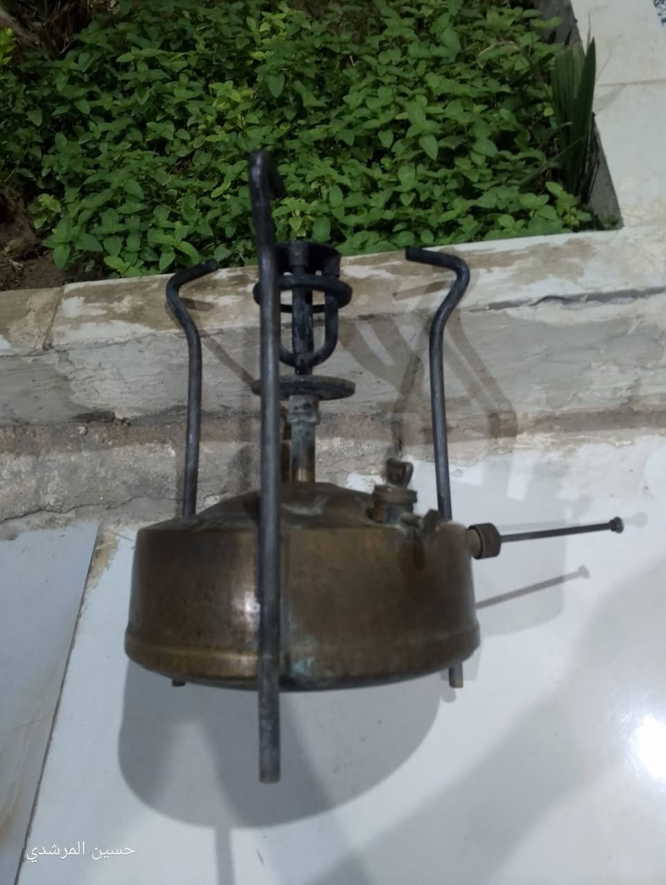 ببور البيع من التحف القديمه الشراي يخابر ***********

نص مكتوب في الصور:
- حسين المرشدي