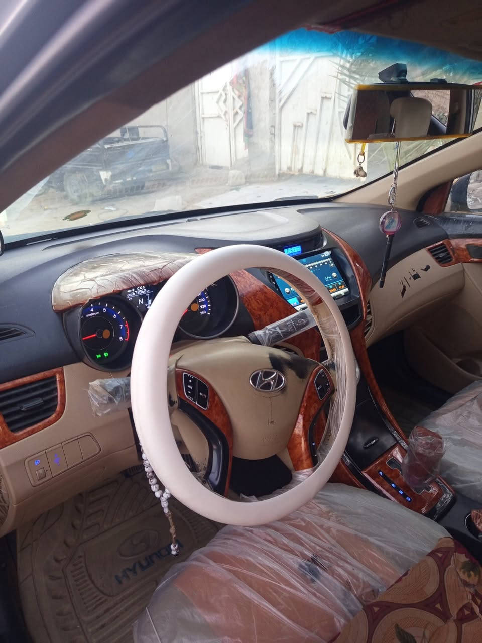 سياره النترا موديل 12 خليجي مكفوله كفاله عامه
مواصفات 
 
1 مكينه 1800 حاويه ما نازله عليها صبانه كير مكفول 
2 حداديه 100/100 
3 هيئه وغرامات مصفره السياره بسمي شخصيا 
4 تخم تاير ابو الخطه 
5 غرفه صاج 
6 شاشه 
7 تبريد ثلج شرط الثلج  
مكان السياره الديوانية الشافعية
السعر .112
الرقم.***********
