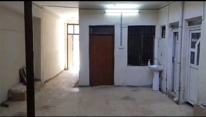 .. دار سكني للبيع طابقين المساحه130متر واجهه7 فرع واسع  اربع غرف نوم 
ورهره 
مكان البيت 
الخاتونيه خلف الطوالب 
قريب على الشارع العام وعلى جسر الخامس 
الاستفسار ***********
