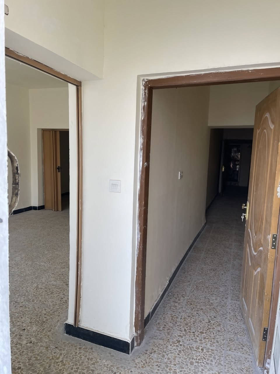 السلام عليكم 

بيت للايجأر قرب حسينية الكفيل 150 متر

تلاثة نوم وصالة معزولة مطبخ حار بارد البيت فيه مدخلين 

السعر 750 الف دينار عراقي وبي مجال

 

للأستفسار:

 ابو امير ***********

محمد الاسدي ***********
