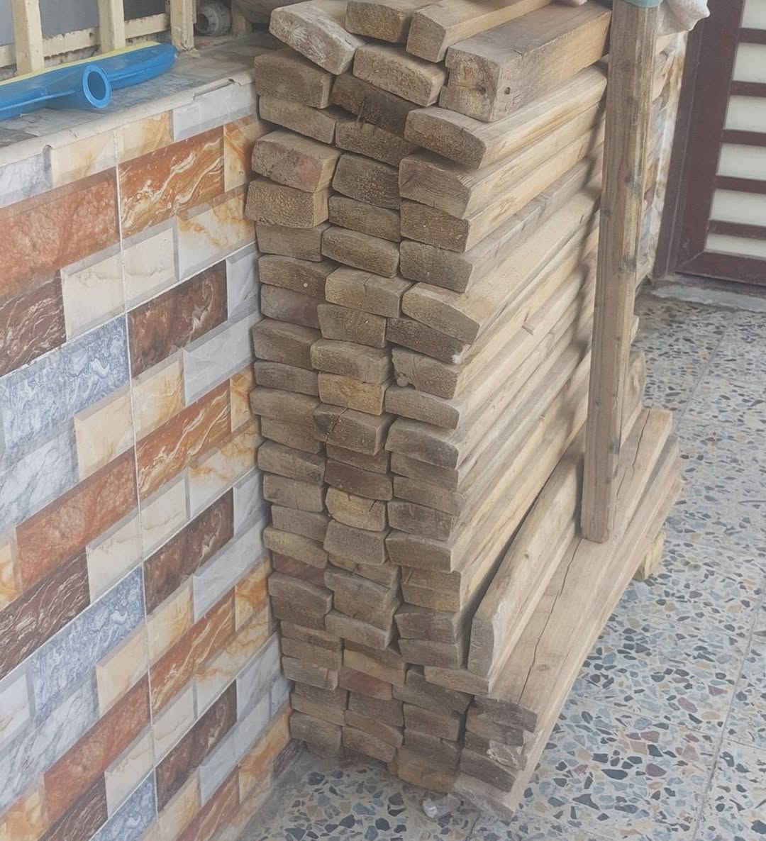 اربع أقراص بكره خشب الارتفاع والعرض مترين ...
لوح انج ونص جديد غير مستخدم ...الطول تقريب ١٢٠سم ...٨٠ قطعه للبيع 

مكان مركز مدينه......سعر خاص
