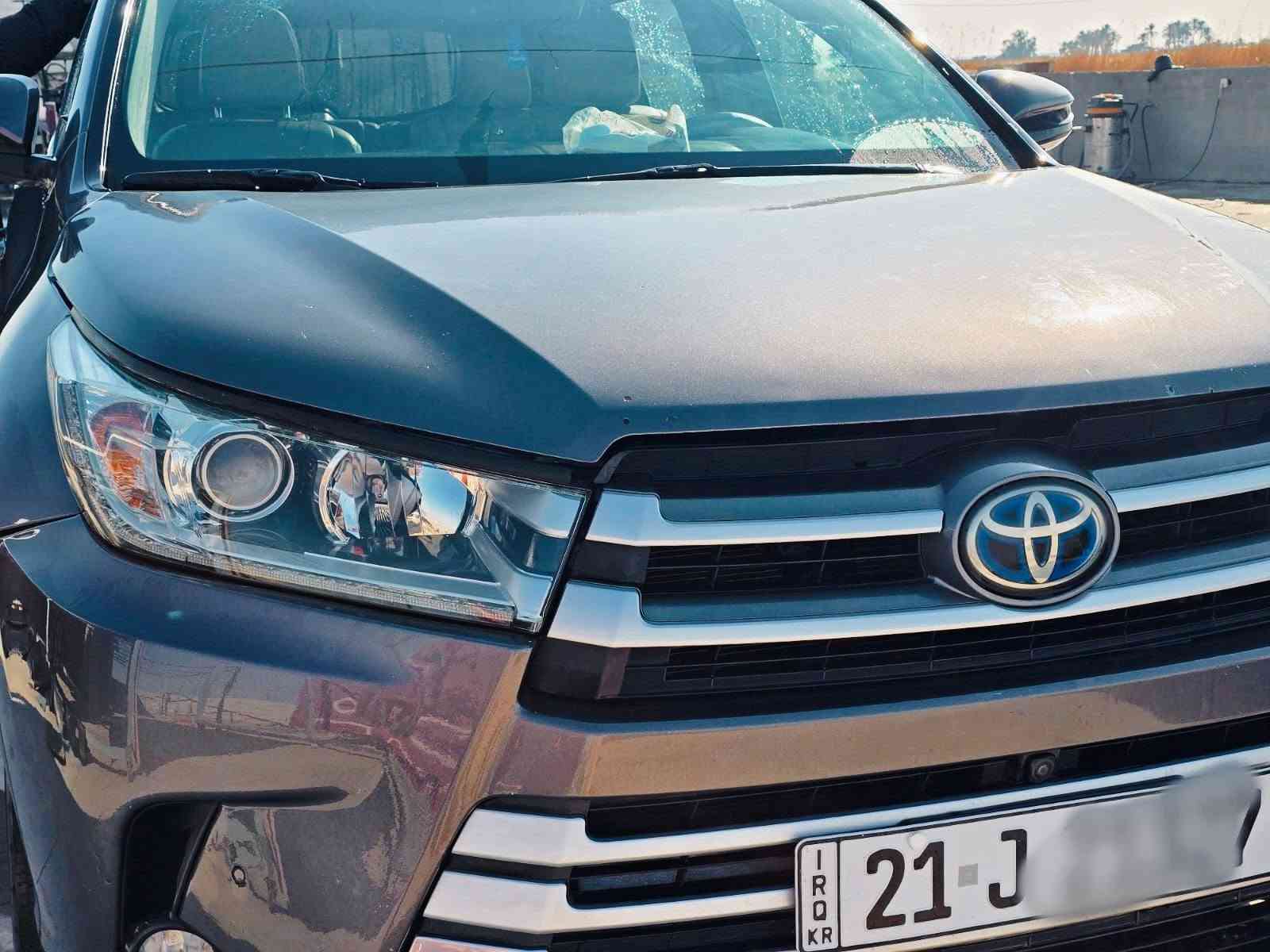 هايلندر لمتد(2017) بعدها جديده السياره
فوول مواصفات للاخير 1/1

بانوراما 

اناره ليد ازرق بالبيبان والدشبول

كل أنظمة القياده موجوده وتحديد السرعه المتغير

ويالة كروم 19

وضعيات قياده 

داخل رصاصي ملكي 

كشنات منفصل 7 راكب ViP

كشنات كهرباء

كشنات امامي وخلفي تبريد + تدفئه

مانع انحدار 

شاشه اعطال 

رادار امامي

رادار جانبي 

تحديد مسار 

مانع انزللاق 

شاشه كبيره 

ستيرن هيتر

كامرات 360 درجة

دواخل صاجات

تجي بيها سستم سماعات JBL

بردات خلفية

جنطه كهرباء 

بصمة عدد 1

كلمه هايلندر بالمري  

كل الجوم اوتو 

خزن ميموري 

3قطع تبريد  

منافذ شحن تايب سي و USB

بنورما للأخير 

كشن خزن 3 وضعيات

ترحيب بالأرضhighlander

منع تصادم ورادار جانبي

حجر بيئه بلادي

ماشي 60 

***********

السعر 260 مجال بسيط
