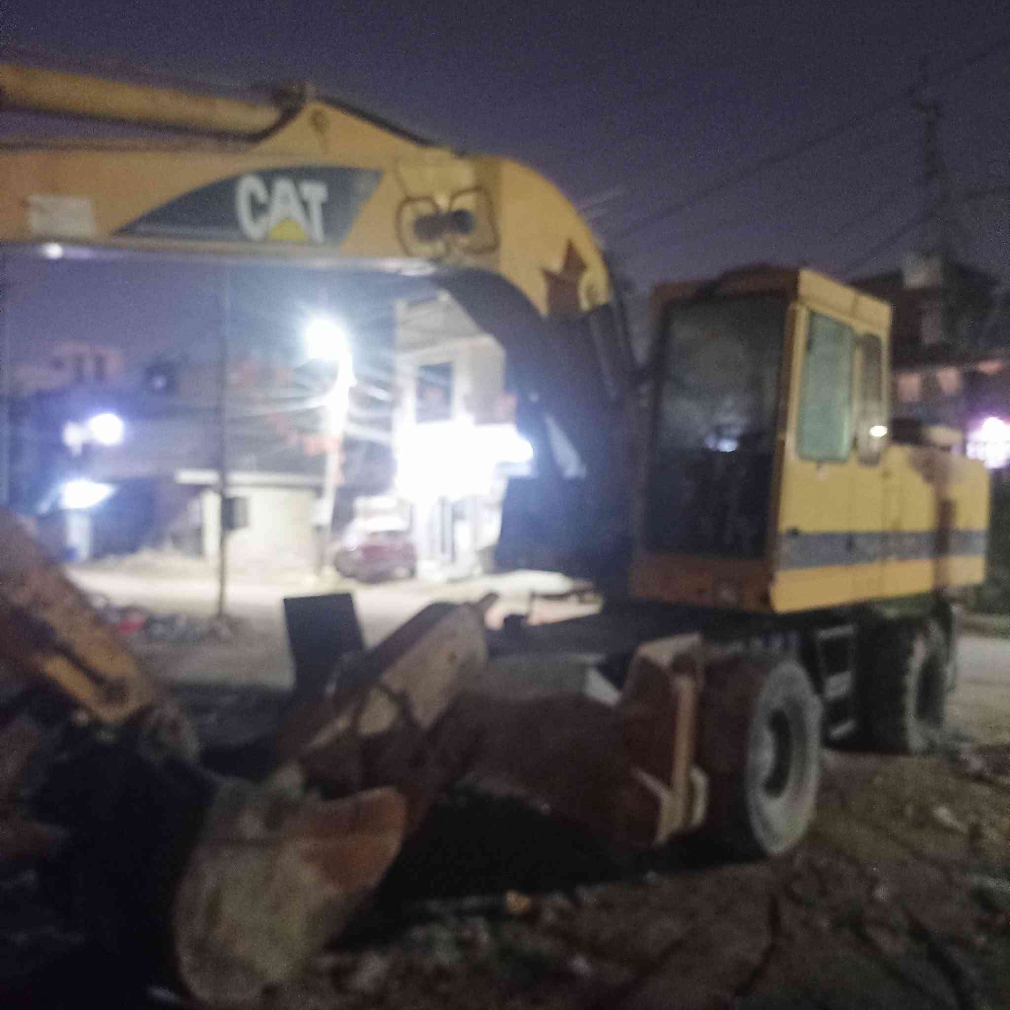 حفاره كتر موديل 99 وياها نقار رقم بغداد بيه عطل سنتر جوين ومحرك كمنز جديد مضخه جديده سعره ٦٠ $ عنوان بغداد ***********
