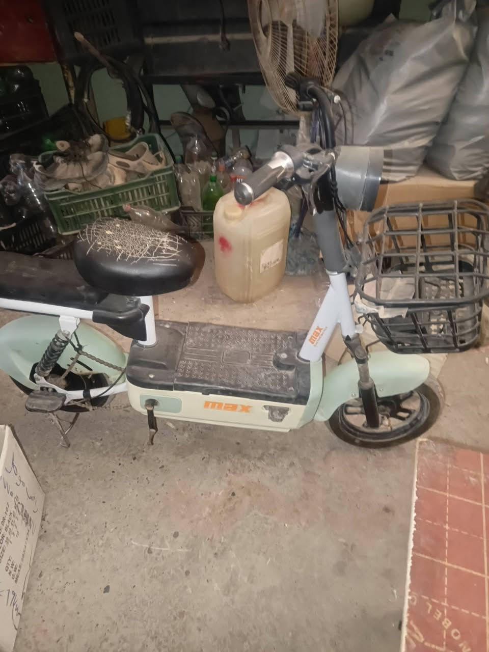سكوتر للبيع فقط بدون بطاريات سعر 100 وبي مجال للشراي مكاني دواسه التواصل ***********
