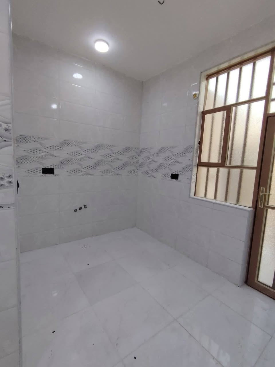 #عرض مرتب 50 متر   للبيع
#بسعره مناسب 20

 #طابو زراعي سند 25قرار محكمه

#الموقع النجف شارع الصب مقابل ملحق   قرية الغدير 

#غرفت  نوم /صاله/مطبخ/   /صحيات داخليه  /

كافت الخدمات فول ماء كهرباء  
#شارع تبليط بعرض 15 متر مع اناره ليليه كامله 

اساس وسقف صب كونكريت وبناء طابوق جمهوري  

#للستفسار ***********

#ملاحضه توجد كافت المساحات
