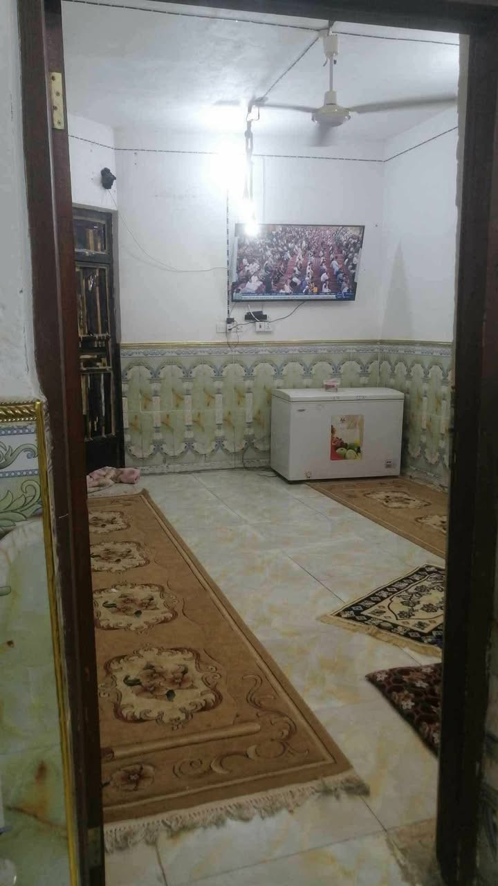 بيت في حي لجامعه نهايت شارع ٢٠زراعي ١٠٠ متر بناء طابوك عكاده غرفه نوم صاله مطبخ استقبال صحيات لسعر ٤٥اؤبي مجال ***********
