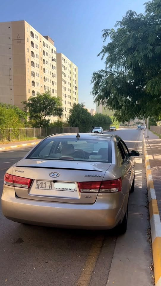 السلام عليكم سوناتا وارد كندي  حجم المحرك 2400صبغ ٣ قطع استخدام شخصي وجاهزة
تخم تاير جديد
صدر اصلي بالكامل شركة موبس
بلكات اصلية حسب رقم الشاصي
عبوة فيت بم اصلي حاوية
دهن وفلتر شركة ميتاسو
باتري اصلي جديد تحت الضمان
الكير والمحرك مكفول ونظيفات جداً
تبريد ثلج مع وجود مروحة امامية اضافية 
المكان بغداد والسيارة باسمي السعر 97 وبيها مجال رقمي *********** بي واتساب

