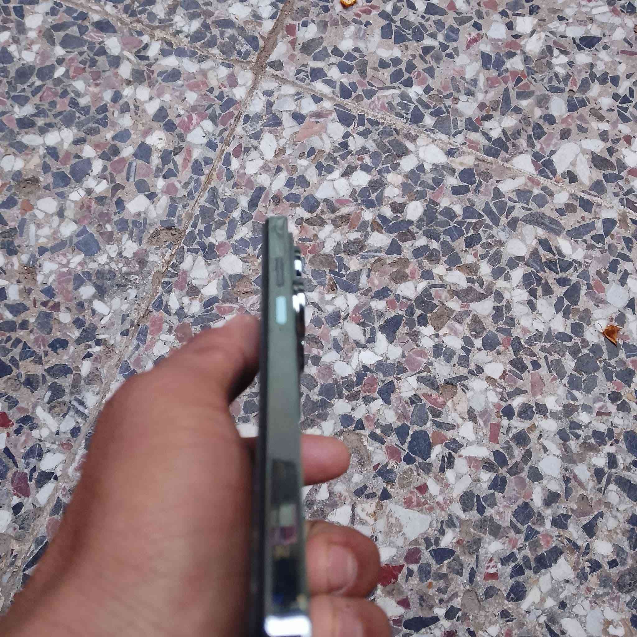 سلام عليكم شباب جهاز انفنكس هوت اربعين برو مكفول كفاله لا مفتوح ولا مبدل اي شي استخدام شخصي  ونضيف ذاكره 256 عشوائيه 12+12يعني 24 عارضه ب160وبي مجال مكان بغداد دولعي *********** +لونه حلو وموو طافي لماعي محافض عليه
