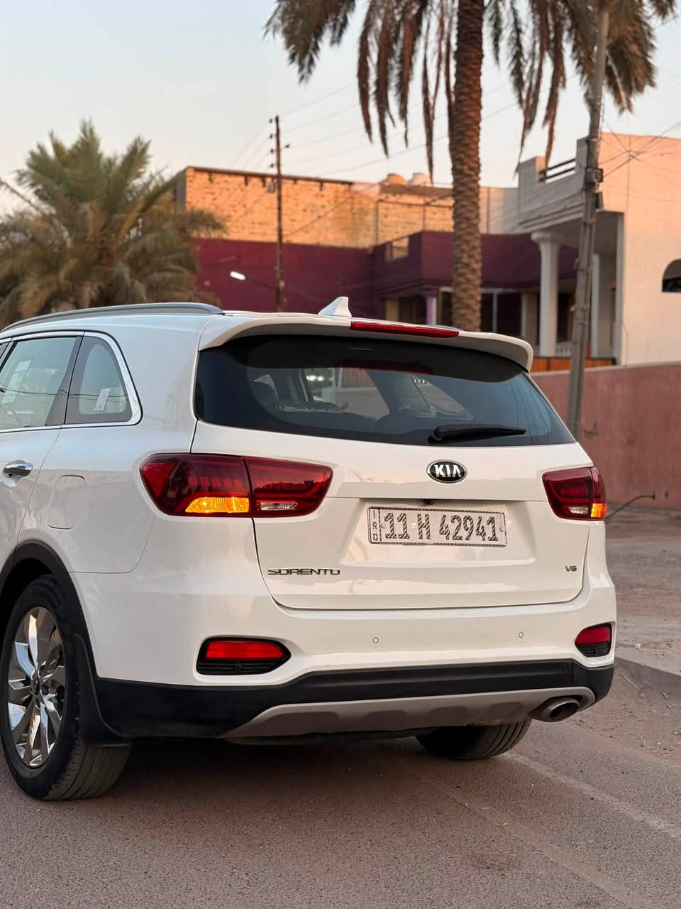 السلام عليكم 

كيا سورنتو - KIA SORENTO
2020

خليجي 
6 سلندر
7 راكب

فول مواصفات ما عدا البنوراما
• كراسي كهرباء - جلد 
• بصمة تشغيل 
• بصمة أبواب
• شاشة كبيرة
• صندوق كهرباء - شفط
• ⁠4 انظمة قيادة 
• مري شفط
• حساسات امامي خلفي
• لد نهاري
• اريل نفكيشن  
• ⁠تحكمات ستيرن 
• ⁠ومواصفات الخليجي معروفة

سيارة خير من الله 

السيارة وارد خليجي يعني كفالة عامة 
فقط بيها ( بارد بسيط بالباب وتكحيل كارد بالجاملغ )

220 وبيها مجال 
مكان السيارة بغداد حي اور 

***********
***********
