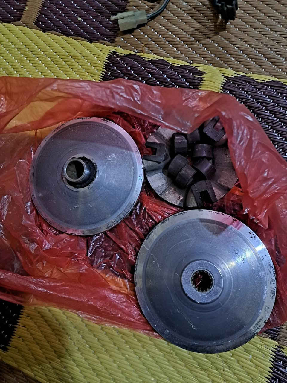 سلام عليكم غراض GTR للبيع فقط 
1_ كلج  أمامي تجاري استخدام كلش قليل سعره 20الف 

2_ كلج أمامي اصلي مال حاويه مستخدم سعره
 30 الف   
3_ مجامع  تحكم يمين يسار سعرهن 20 الف 
 العنوان بغداد الشعب الجزائر الديوان شارع 40 

 *********** 
 بي واتساب
