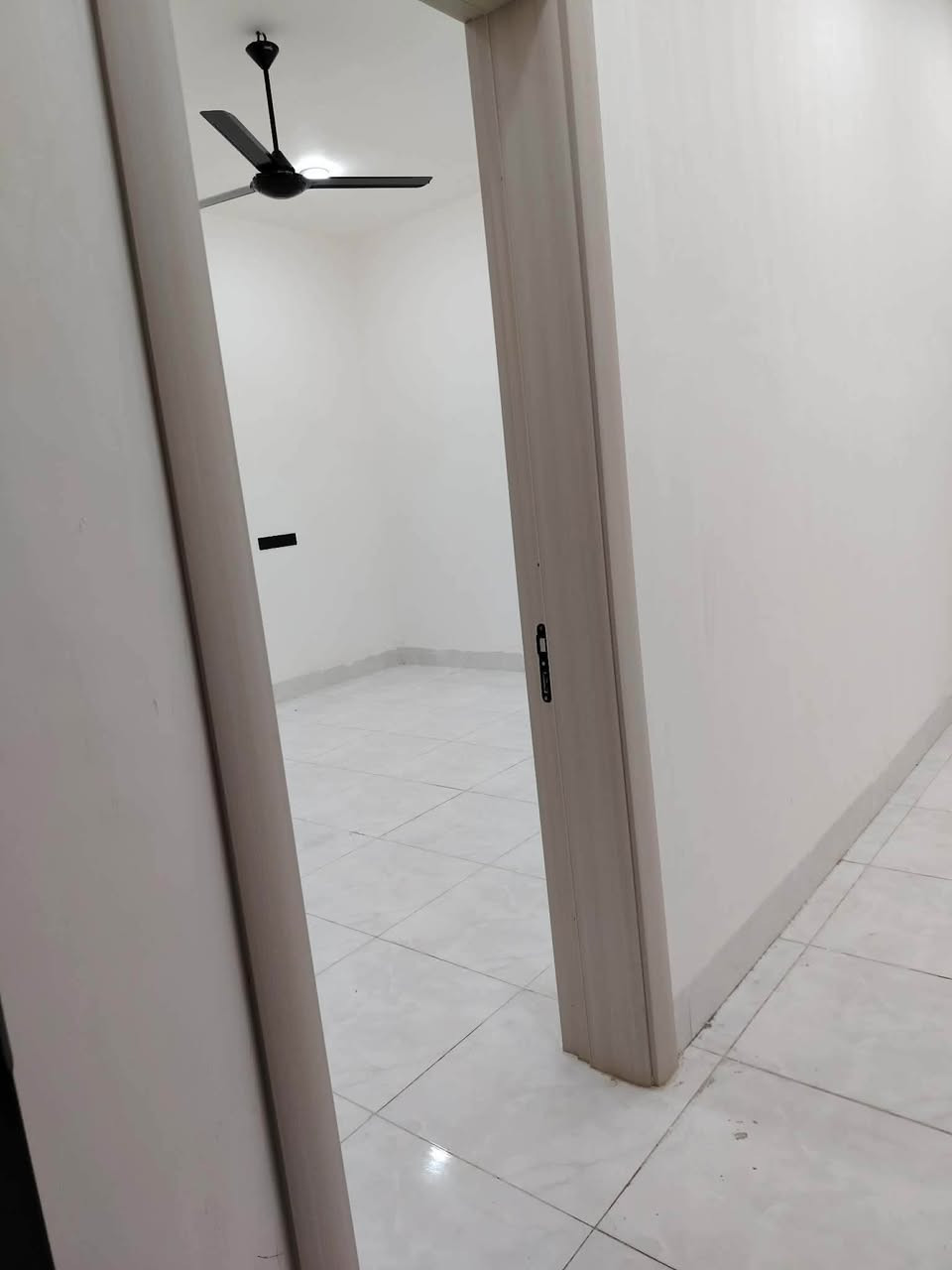 🏡 دار زراعي للبيع في داره كوناره 🏡

📍 الموقع: داره كوناره – وراء معمل مي كلات
📐 المساحة: ١٢٠ متر
↔️ الواجهة: ٦ متر
📏 النزال: ٢٠ متر

✨ مواصفات الدار:
▪️ بناء حديث
▪️ غرفتا نوم 🛏️
▪️ غرفة نوم بالطابق الأرضي
▪️ غرفة نوم بالطابق العلوي
▪️ مطبخ حار وبارد 🍽️
▪️ سقف عادي

💰 السعر المطلوب: ٦٨ مليون دينار عراقي
🤝 وبي مجال قليل بالسعر

📞 للاستفسار:
***********
