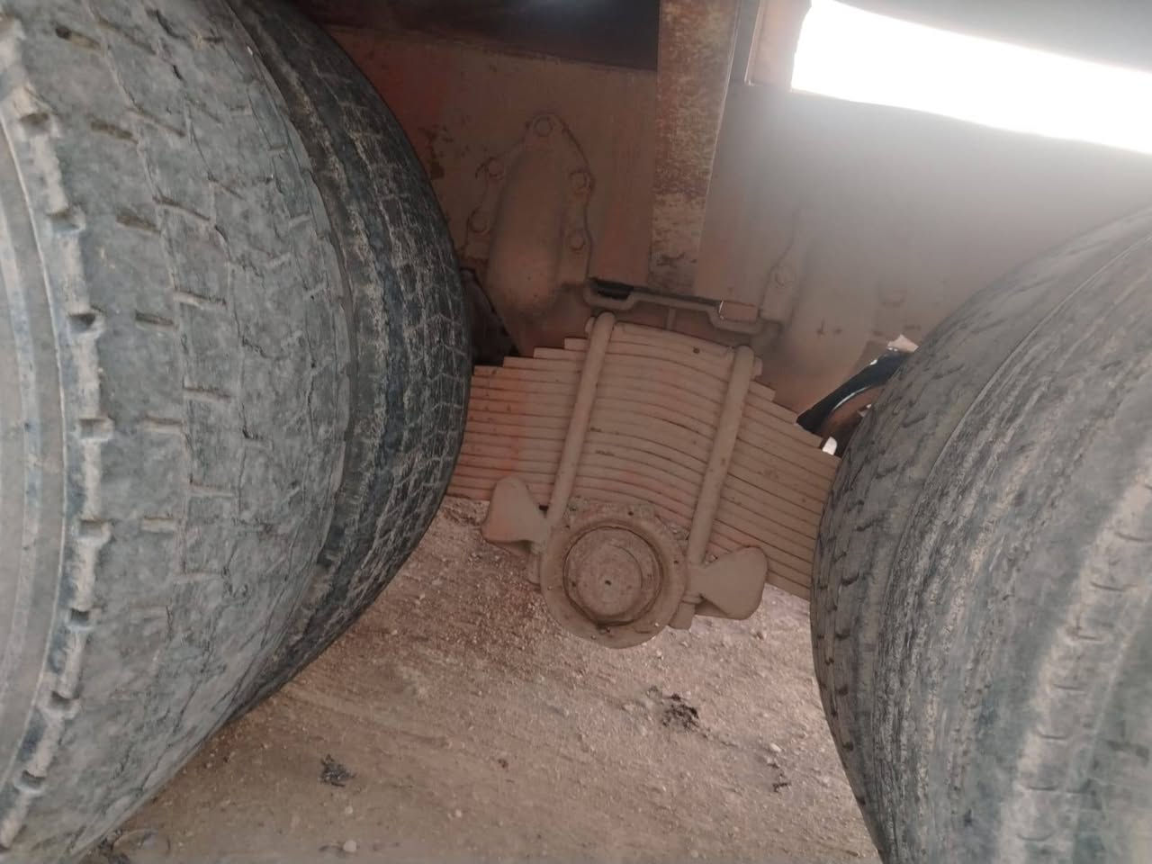 سلام عليكم عربانه لودر لبيع السعر ٣٨ وبيه مجال مكان العماره ***********

