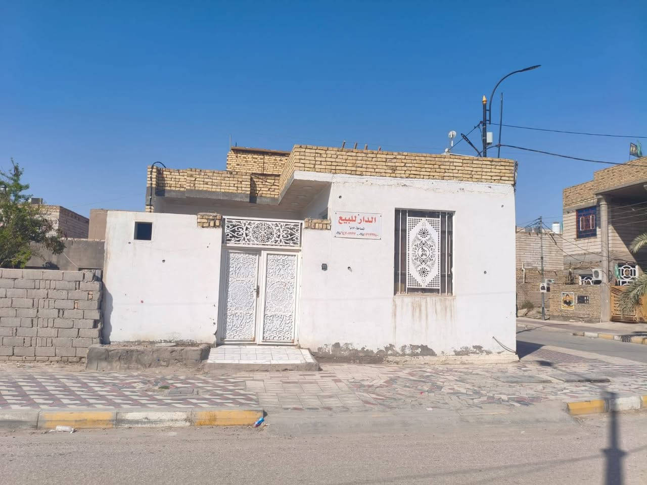 السلام عليكم ،،، بيت موقع تجاري للبيع

⭕ يصلح مدرسه اهليه او مجمع طبي

*العنوان ناحيه ازديناويه _ تقاطع صفي الدين
البيت ركن ع اربع شوارع

*مساحه 170م _ يحتوي ديوان 9*4
وغرف عدد 2 وصالتين ومطبخ كبير ومغاسل داخليه وخارجيه 

📞 للاستفسار *********** _ ***********
