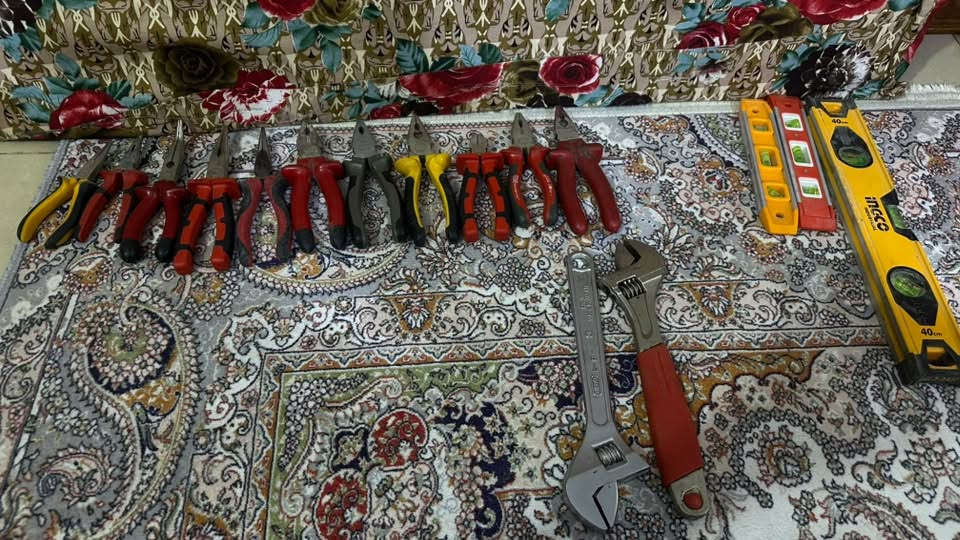 كان عندي محل عدد وعزلته وبقن غراض كلمن وسعره ليحب يتواصل ***********
