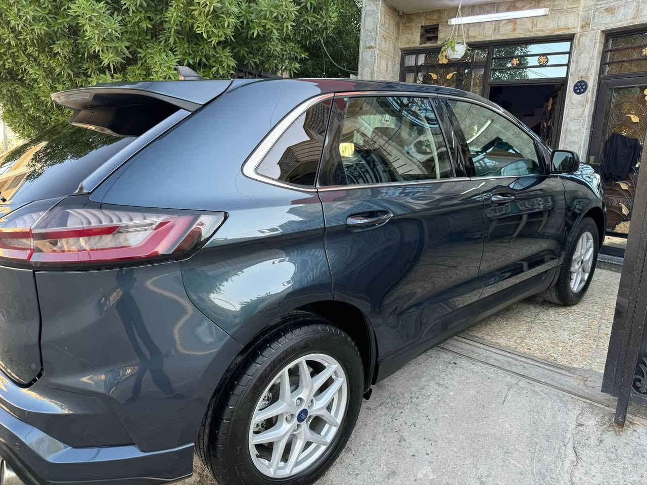 السلام عليكم
فورد ايدج موديل 2022 

فئة sel 

فول مواصفات 

بدون ايرباك 

حادثها خلفي صار بيها صبغ شبر بالباب وجاملغ والبنيد اضافه للصندوك 

السيارة جاهزة من كلشي وماشيه 45الف ميل 

السعر 155 ورقه

***********
