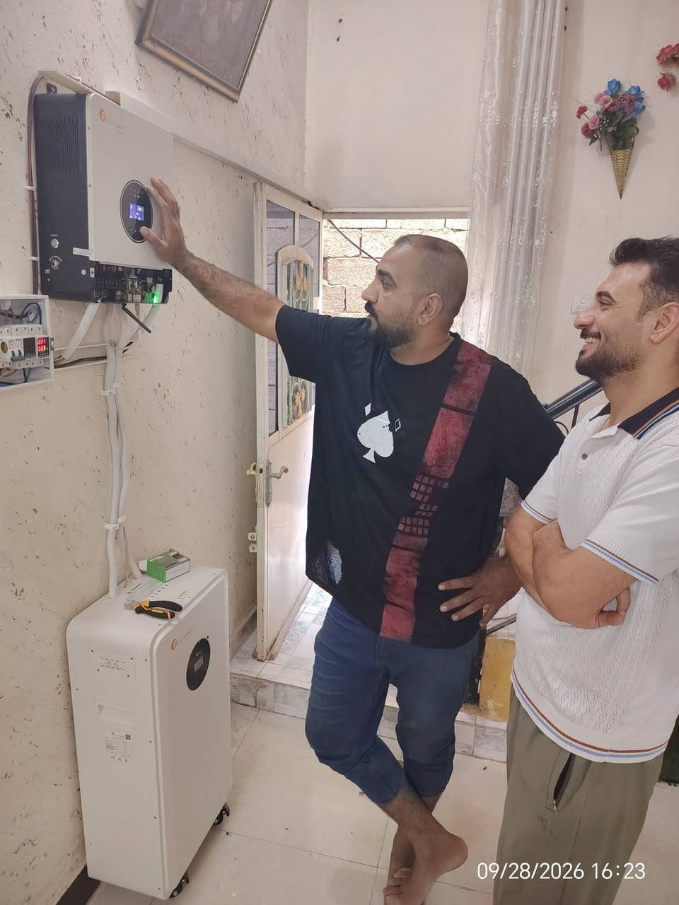 مكتب شمس القلعة لمنظومات الطاقة الشمسية /ديالى/هبهب
***********

اليوم في منطقة الخويلص

 
تم بحمد الله تنصيب منظومة  الى الاخ حسن جلال (   ابو عبير ) 
انفيرتر ٦ك فلستي
بطارية 15ك فلسيتي
8  الواح  ٦٢٠
بورد حماية متكامل
هيكل حديد مغلون

📲  *********** واتساب

#شمس_القلعة #الطاقة_الشمسية #الطاقة_المتجددة #ديالى #عروض_الطاقة #فليستي #منظومات_شمسية
#شمس_القلعة
#الطاقة_الشمسية
#منظومات_الطاقة
#توعية_كهربائية
#الصواعق
#ديالى
#الخالص
#هبهب
#سلامتك_أولاً
#شمس_القلعة

نص مكتوب في الصور:
- 09/28/2026 17:05
- 09/28/2026 16:23
- 09/28/2026 15:49