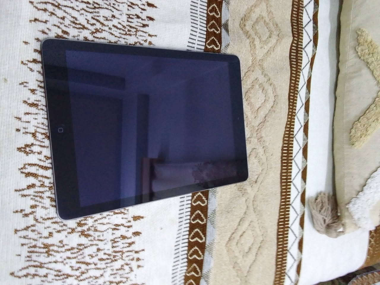 سعر 200وبيه مجال 
السلام عليكم 
iPad Air 
16غ.ب.
نضافه فول كدام العين مامفتوح كلشي مامبدل بيه بلادي 
60فريم بوبجي يشغل سلس مابيه شخط لاضهر ولا شاشه مكاني كركوك رقمي ***********واتساب فقط
