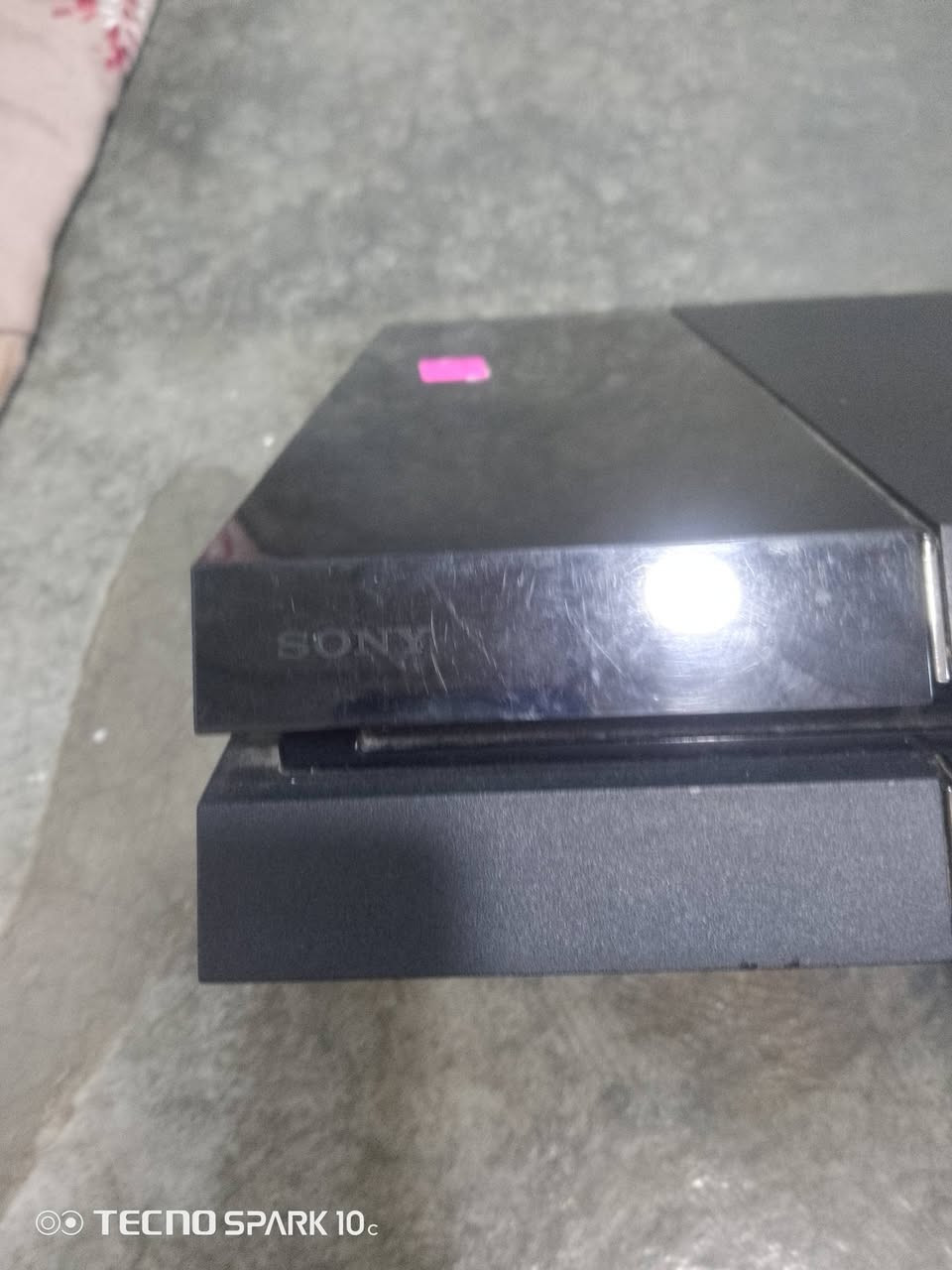 بلي 4للبيع نظيف وجديد مهكر السعر 300بي مجال التواصل على الرقم ***********

