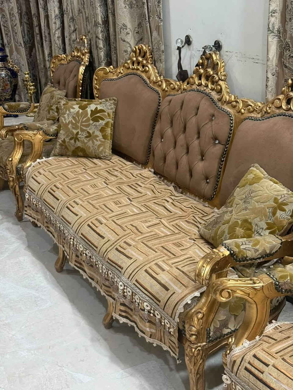 تخم زان مصري مع سيت طبلات مرمر متكون من كبار عدد ٢ و ٦ كراسي نظافه فول مكان العطيفيه *********** واتس للشرايه
