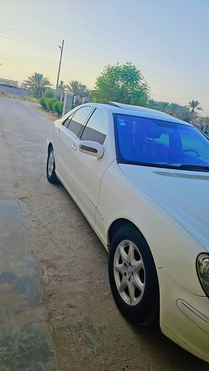 مرسيدس غواصة 2003 للبيع محرك كير بشرط كلش نضيفة بيه قطعه وحده صبغ بدون داخل جاملغ يمنه امامي رقم بغداد جديد العنوان الأنبار فلوجة السعر 105$ وبيها مجال @ للتواصل .***********
