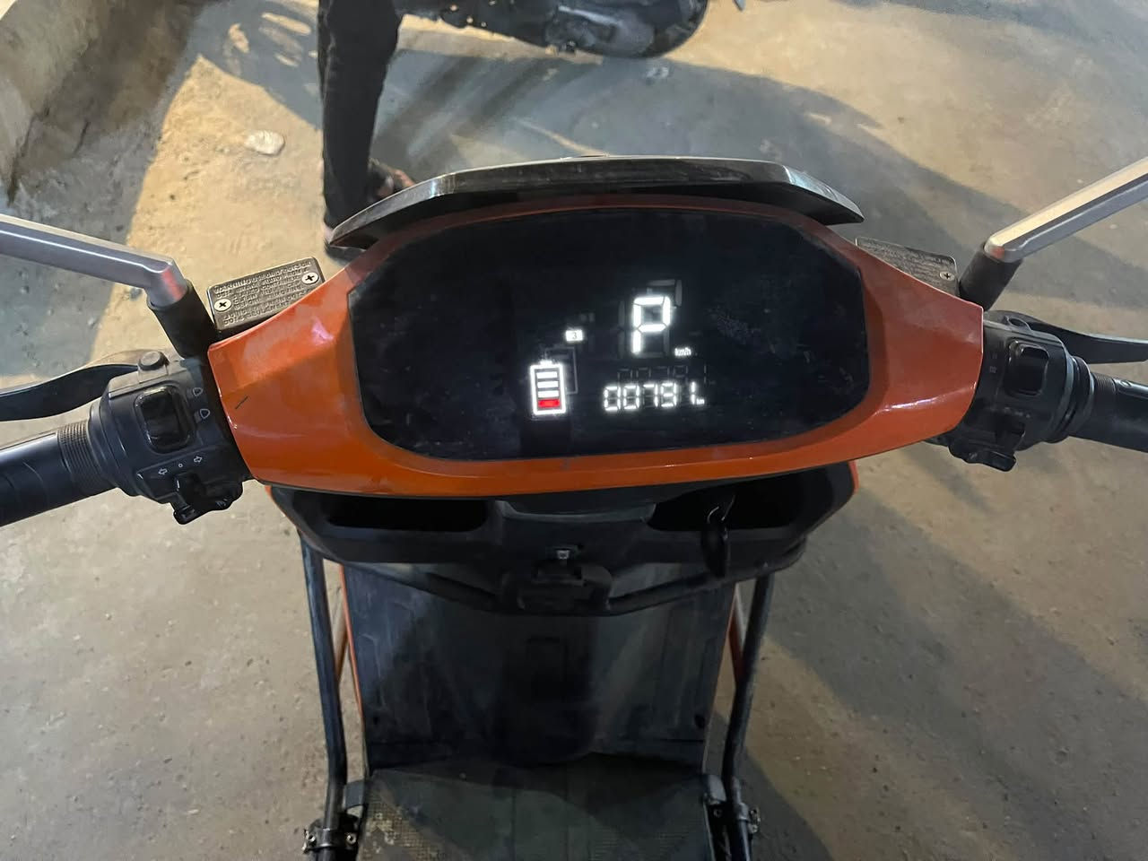 F16 بعدهى بتراب الشركه
بطارية ليثيوم 27 فولت
ملف 3200 
سرعه 99 حقيقي
دراجه صارلهى شهر من ماخذيه مابيهى اي نقص سعر مليون و100 الف بغداد كريعات استفسار اكثر اتصال ☎️ ***********
