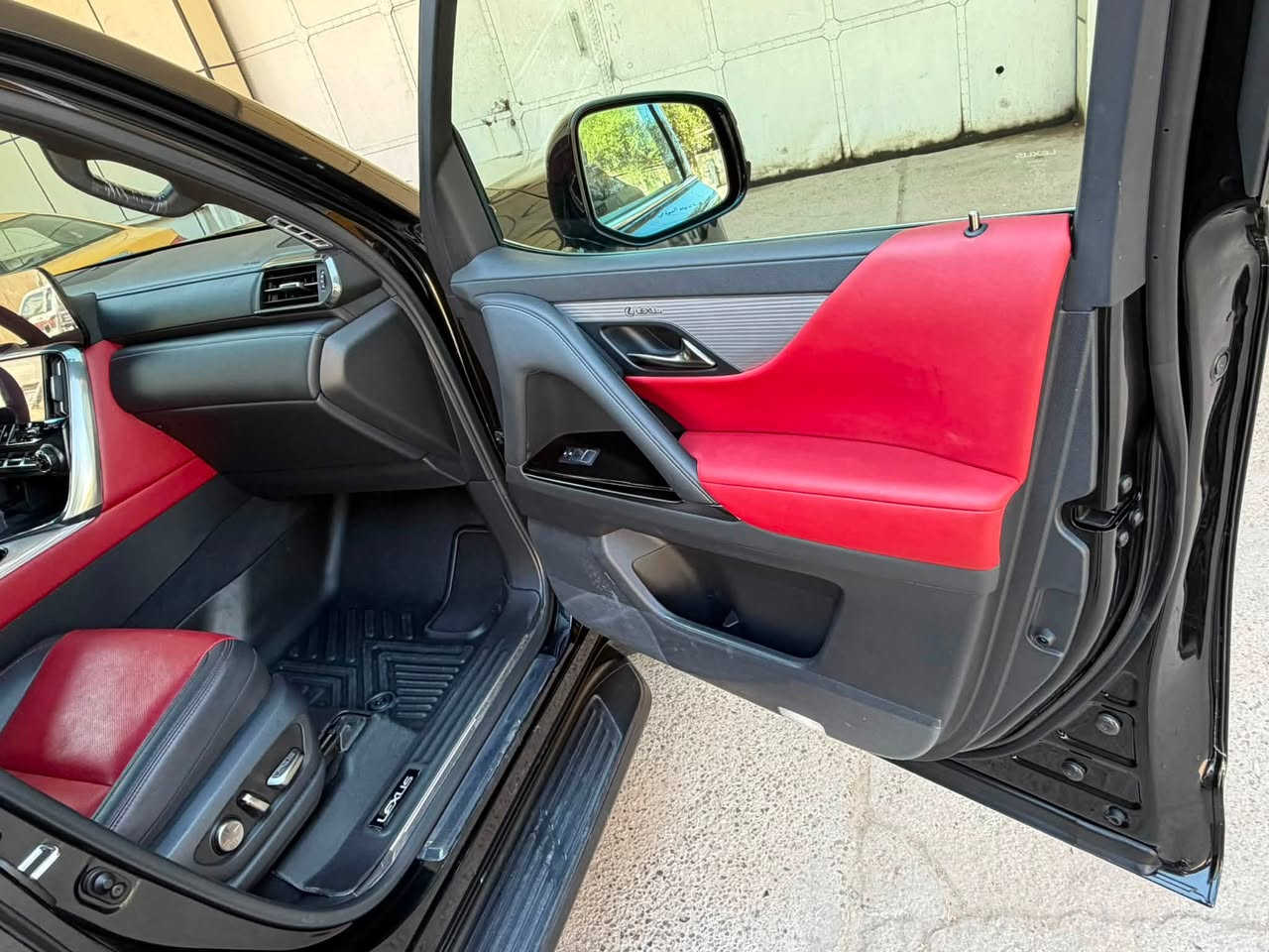 � للبيع | لكزس F Sport موديل 2023 🚘 ساز ام ضمان
*  اللون:أسود
* الممشى: 32,000 كم فقط
* رقم بغداد
* السيارة باسمي، والتحويل يتم ثاني يوم.
* يوجد ضرر سابق بسيط جدًا في الباب الأمامي الأيمن،، والسيارة نظيفة جدًا
* ⁠مكان سياره بزيونه 
* ⁠السياره ساز ام ضمان 
* ⁠*********** الاتصال
