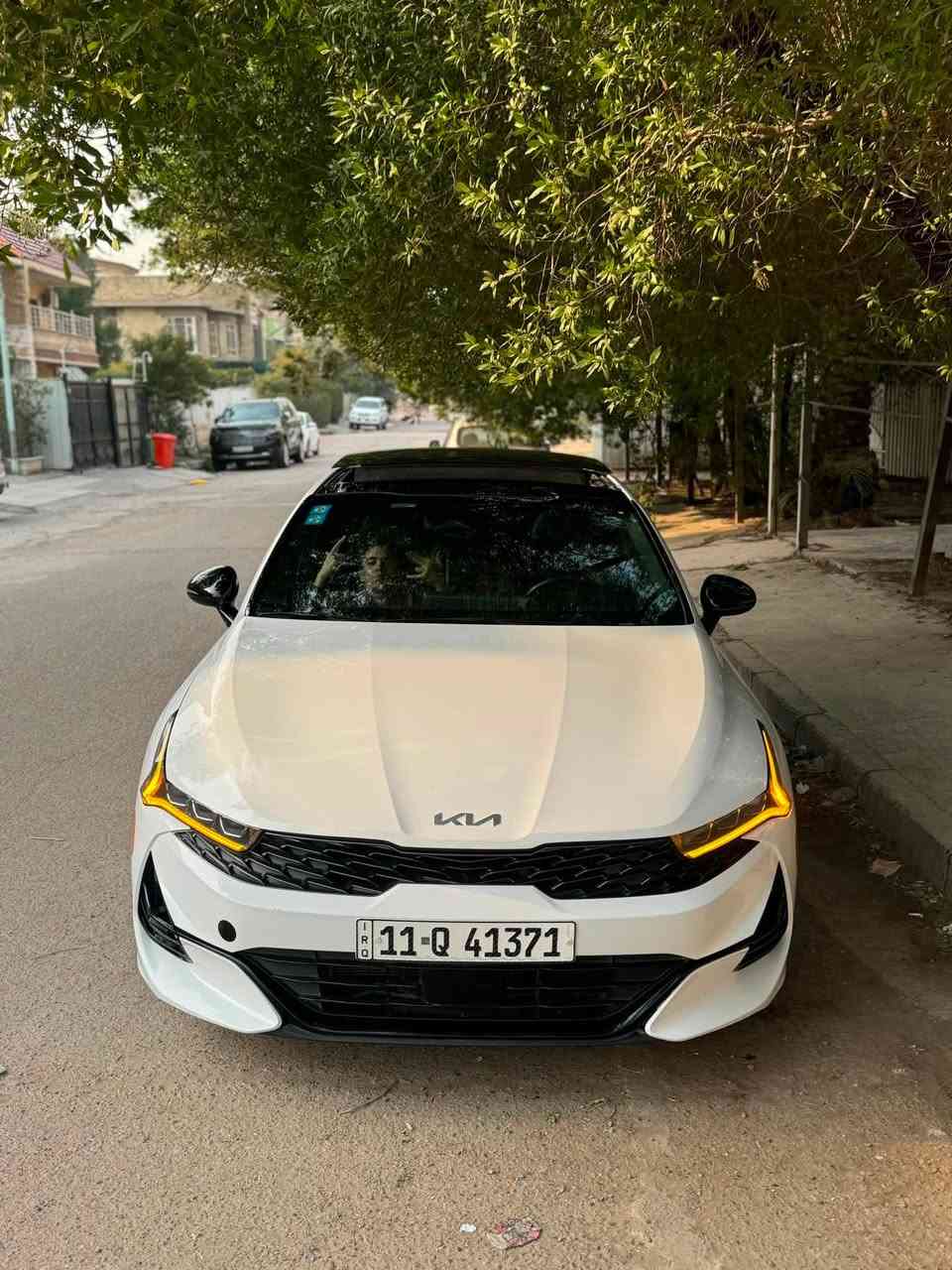 السلام عليكم
كي فايف 2023 gt line 
محرك 1600T
ماشيه 45 كم 
حادث موضح في صور 
رقم بغداد الجديد
رادار امامي 
كامره خلفيه 
وضعيات قياده 4 
وبعد مواصفات معروفه 
 182$ وبيها مجال 
مكان سياره شارع فلسطين. 
***********
