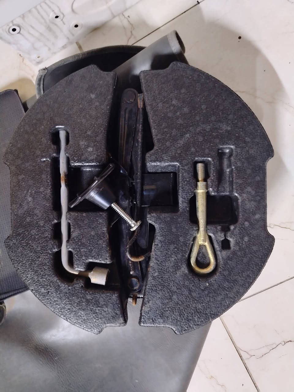 السلام عليكم غراض كابتيفا ٢٠٢٢
غطاء جنطه جديد
سبير جديد وفلينه العده كامله من جك وتايلبر وغيرها
مدكر امامي ابيض اصلي مع الداير يحتاج تعديل وسمكري
باب امامي ابيض اصلي جهة العبري مع النرمادات مع وجود الظفيره الداخليه كامله يحتاج ايضا الى تعديل وسمكري
عنواني محافظة البصرة
هاتف ***********
