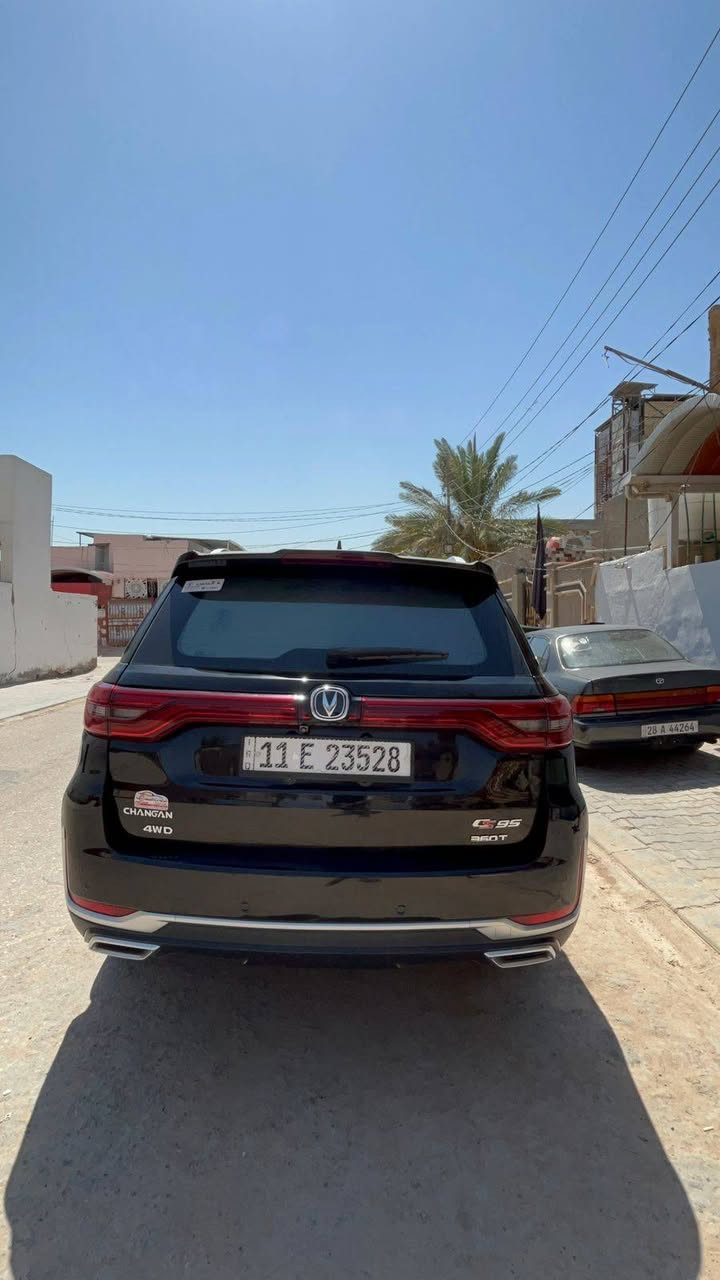 السلام عليكم سيارة شانجان cs95موديل 22رقم بغداد انكليزي
سيارة رياضية متعددة الاستخدامات
عائلية كبيرة الحجم 7راكب 3صفوف
ماشية 60 الف
نضام دفع رباعي 4WD
ودفع امامي
تبريد مركزي
محرك 2000تيربو
سعة الخزان 74لتر
فئة رويال اعلى فئة بالشانجان من ناحية المواصفات
بانوراما كامل اضائة امامي خلفي بتقنية LED
امكانية طي المقاعد الصف والثالث لزيادة مساحة التخزين مقاعد جلدية كاملة شاشة لمس ونضام صوتي فاخر خاصية المساج في المقاعد الامامية ونضام تكيف هواء اوتوماتيك مع فتحات تهوية للمقاعد الخلفية ونضام كاميرات محيطية 360 درجة مع خاصية التسجيل الرباعي
نضام تثبيت السرعه AcC
لاستشعار الحركة والمركبات الامامية
نضام التحذير من الاصطدام الامامي والفرامل الطارئة الذكية وسائد هوائية متكاملة امامية وجانبية وستائرية نضام الثبات الالكتروني للمساعدة في النزول  والصعود على المنحدرات ومقاعد جلدية تحكم كهربائي وخزن ذاكرة ٣ وضعيات
شاحن لاسلكي ونضام تشغيل عن بعد ونضام خرائط وتوصيل الهاتف الذكي نضام التحذير من مغادرة المسار ونضام مراقبة الاطارات وجنطة كهربائي مع خاصية الفتح بالقدم المكان نجف رقم الهاتف ***********
السعر 190$ورقة
