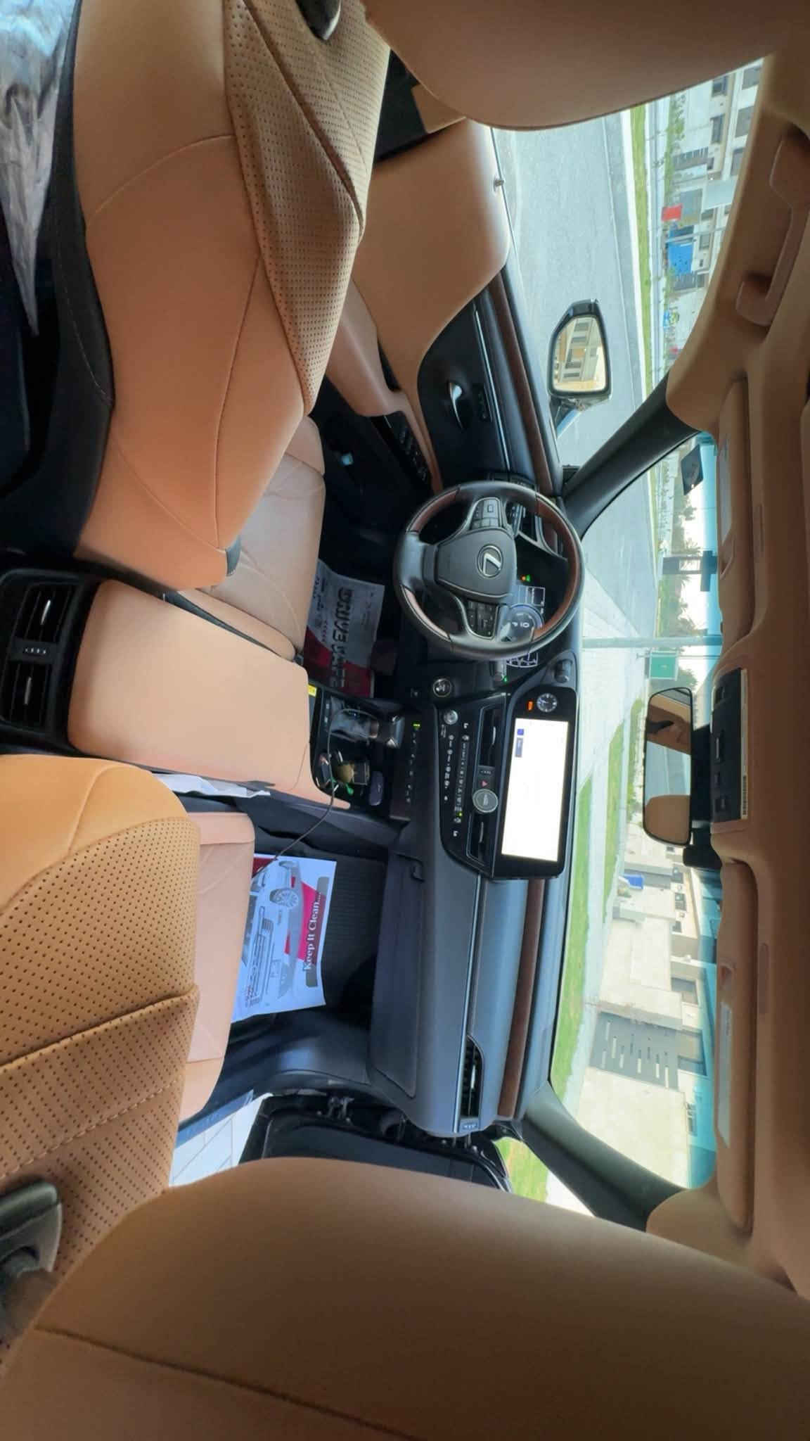 السلام عليكم للبيع  التحفه اليابانيه 🤍
Lexus ES 300 h 2024 هايبرد الترا لكجري

رقم بغداد ب اسمي تحويل ثاني يوم

السيارة فول مواصفات ١/١ 

ماشية 11 الف كيلو قابل للزياده

سياره اخت الكلين صبغ حافة البنيد

 بدون ايرباك السيارة ✅

‏الترا لكجري 

السيارة مغلفة ppf مات 

كامرات 360 درجة

حساسات امامي و خلفي 

رادارات امامي و وجانبي  وخلفي

نقاط عمياء 

تحديد مسار 

مثبت سرعة تفاعلي شفتات ستيرن

تدفئة تبريد كشنات مع خرن ميموري 

تدفئة ستيرن 

فتحة سقف 

نظام صوتي + دمام خلفي 

شاشة جبيرة نظام كار بلي وايرليس واندرويد اوتو

شحن لاسلكي  

مري شفط وكهرباء وتعتيم تلقائي للمرايات والمرايه الوسطيه

ستيرن جلد

وبيها بعد هواي مواصفات معروفة 

السيارة جاهزة بدون نقص  

مكان السيارة بغداد العامرية

الرقم ***********

نص مكتوب في الصور:
- تعديل