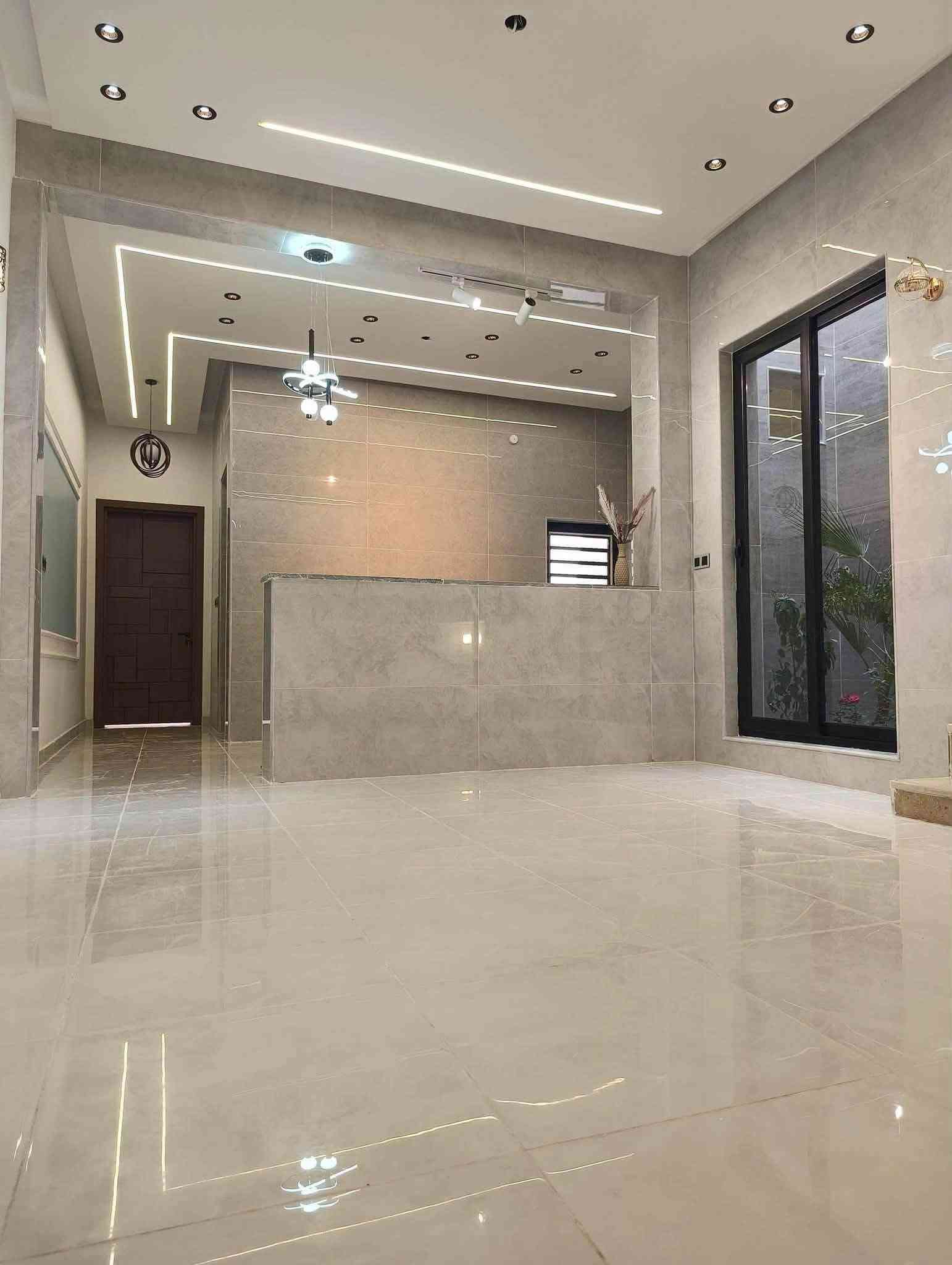🏠 عرض مميز للبيع – دار سكنية جاهزة

📍 الموقع: الحلة – شارع 80 – بداية مدخل الطهمازية، خلف حلويات قصر الشام

📐 مساحة الدار: 145 م²
🏗️ بناء حديث – طابقين
📜 جنس الأرض: طابو صرف زراعي

✨ تفاصيل الدار:
• غرفتان نوم
• صالة
• مطبخ
• استقبال
• مجمع صحيات داخلي وخارجي
• تصميم عملي مناسب للسكن العائلي

💰 السعر:135 مليون

📞 للاستفسار والتواصل: علي صفاء للعقار
***********
