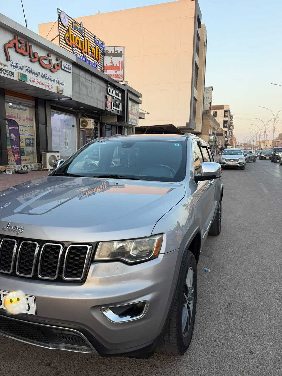 السلام عليكم
جيب شيروكي 2018  رقم بغداد باسمي
للبيع بصمه أبواب 
 صندوق كهرباء  - تحكم ستيرن 
 كراسي كهرباء جلد اسود و تدفئة ￼
كراسي الخلفيه تدفئه 
 تبريد خلفي - ستيرن كهرباء تدفئه بالستيرن
تشغيل عن بعد - توقف ذاتي 
تحكم ستيرن - حساسات خلفيه 
شاشه كبيره و بعد الخ …
تحويل مباشر رقم بغداد الجديد 

السياره بدون اي نقص ولا كلوب بالدشبول 
حادث السياره بابين جانبي السكن و الخلفي و سونارها موجود 
السياره مكانها بالرمادي ***********
السعر ١٨٠ و بيها مجال
