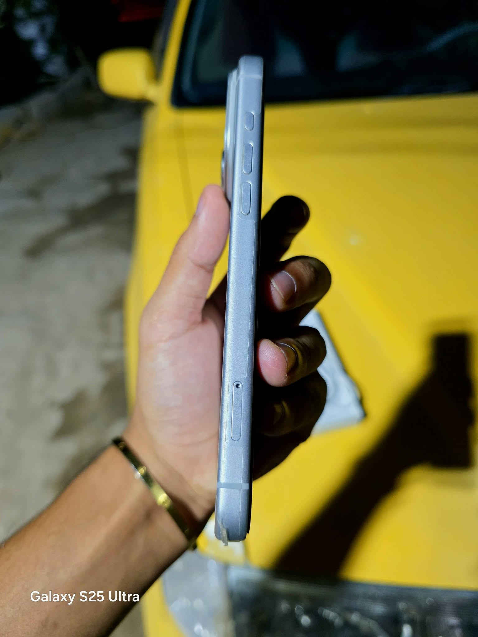 17 برو ماكس سلفر شريحة فعليه بطاريه 97 مغلف كلش نضيف فقط نقطه بشاشه صغيره عنواني نجف توصيل ماكووو
