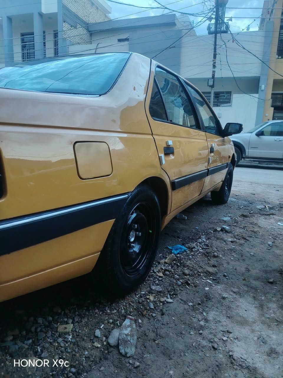 سلام عليكم شباب بيجو 405 مكينه كير مكفولات صدر امامي خلفي جديد كهربائيات كلهة شغاله تبريد ثلج مصفره هيئه وغرامات سنويه لل 27 تخم تاير جديد امدشمه السياره جديده وجاهزه بل عافيه عل ياخذهة السياره لا ضربه ولا صبغ ولا تبديل السعر 28 وبيه مجال مال جيه العلوان بغداد الأمين *********** اتصال *********** واتساب

نص مكتوب في الصور:
- HONOR X9c