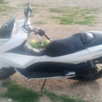 PCX • الجيل الأول • أبيض