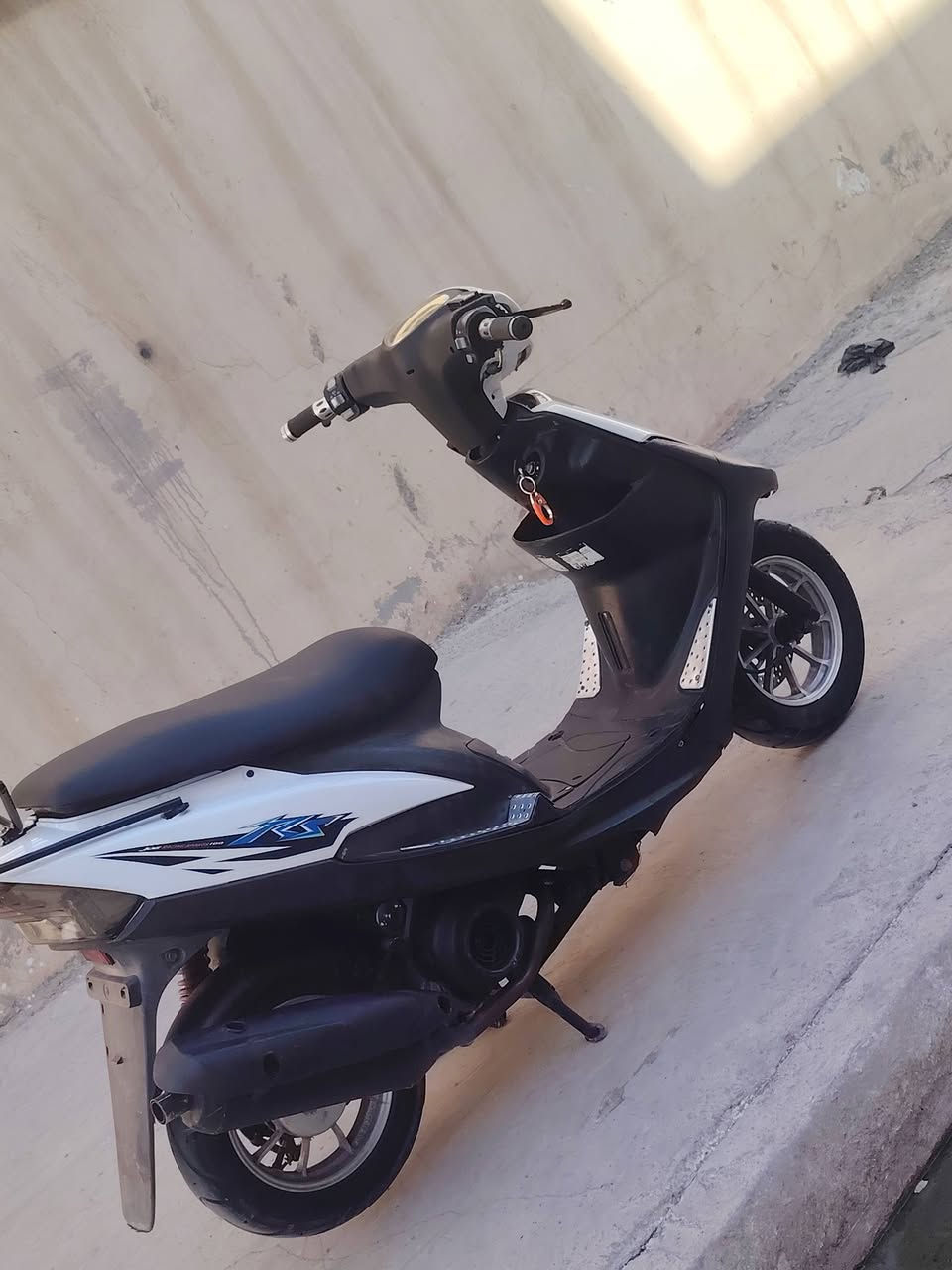 سلام عليكم ماكس عدلهمحرك شرط بوشه 55
كهربيت شغله 
بتري ضغيف  سلف شغل 
ويله جدد 
تيرت 
جدد 
دسك كدام مطور 
سعرو 750بي مجال حك جيتك ***********
