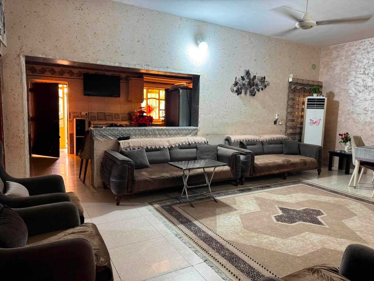 🏡 دار للبيع –🔥🔥🔥 فرصة مميزة🔥🔥🔥

📍 العنوان: دارة كنارة  قريب على غسل حيدر.

✨ مواصفات الدار:

* طابقين.

🔹 الطابق الأول:

* استقبال.
* مطبخ مفتوح على الهول الداخلي.
* غرفتا نوم.
* مجمع صحيات.
* ترك (مساحة خلفية) خلف البيت.

🔹 الطابق الثاني:

* استقبال.
* هول.
* مطبخ.
* غرفة نوم.
* مجمع صحيات.

✅ البيت بالكامل سقف ثانوي.
✅ الأرضية مرمر بالكامل (ما عدا الحوش).
✅ يحتوي على كراج للسيارة.

💰 السعر: 120 مليون دينار عراقي وقابل للتفاوض (بي مجال).

📞 للاستفسار والمعاينة:
***********
