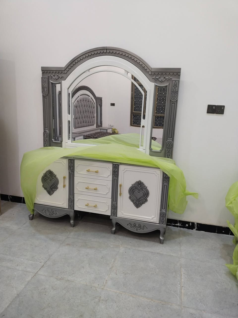 قرف نوم لبيع ما مستخده ابد
السعر مليونين وربع وبيه مجال بصيط
نتصل ***********
